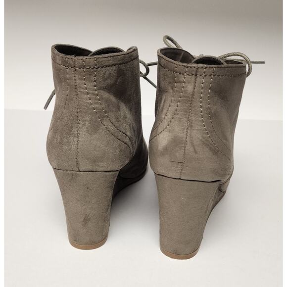 Arizona Jean Company Faux Suede Lace up Ankle Wedge Boots Color Taupe Size 9.5M - Picture 6 of 8